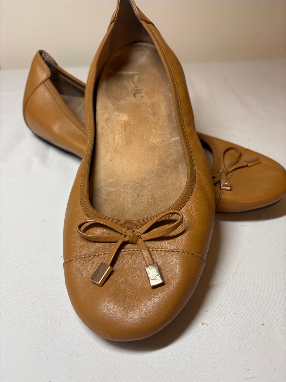Vionic Brown Leather Bow Flats Size 9